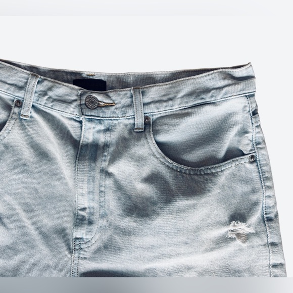 Uniqlo Distressed Light Wash Denim Short 100% Cotton Size 12 - Picture 3 of 7